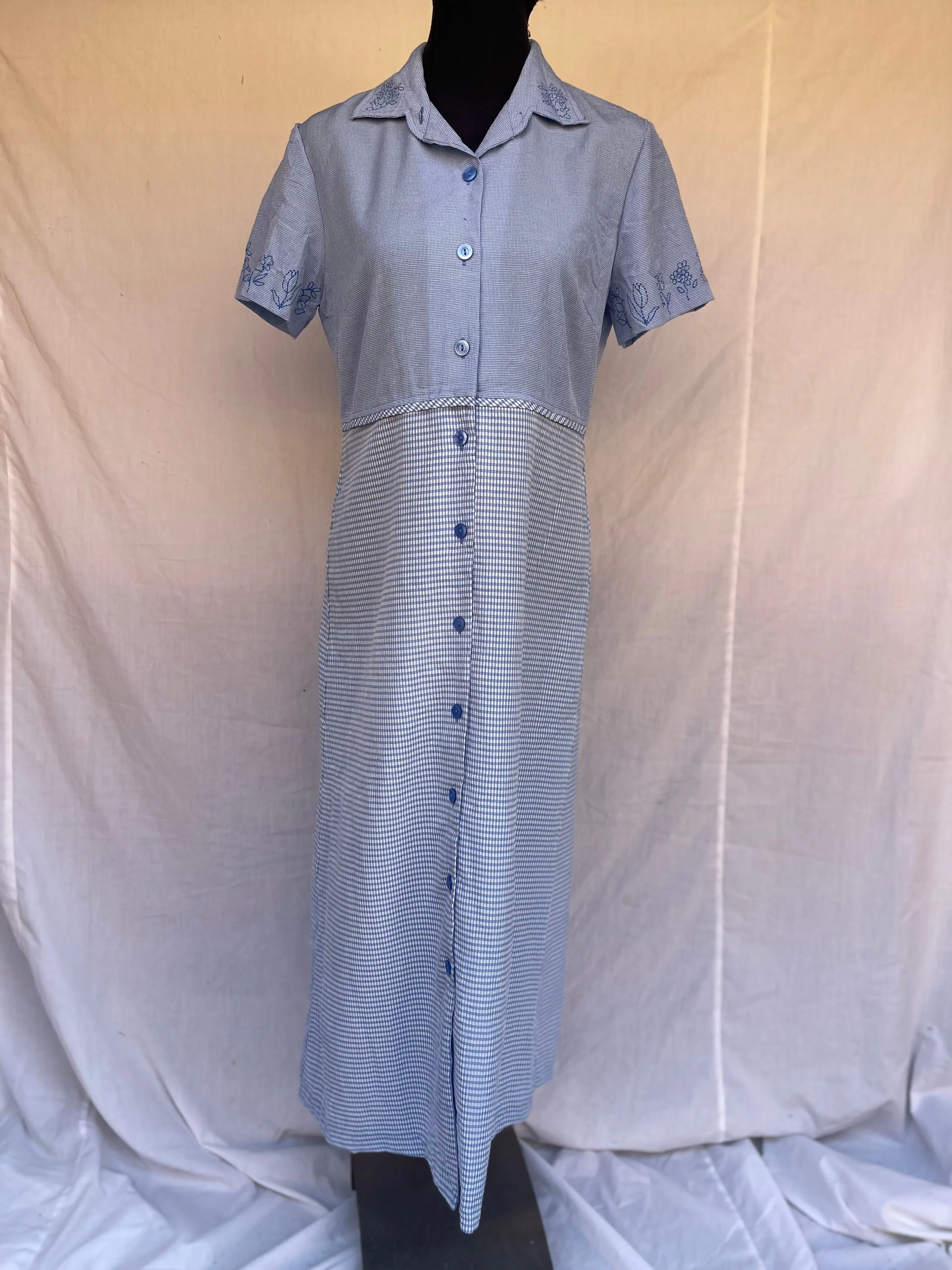 Vintage Checkered Button-Up Dress (34)