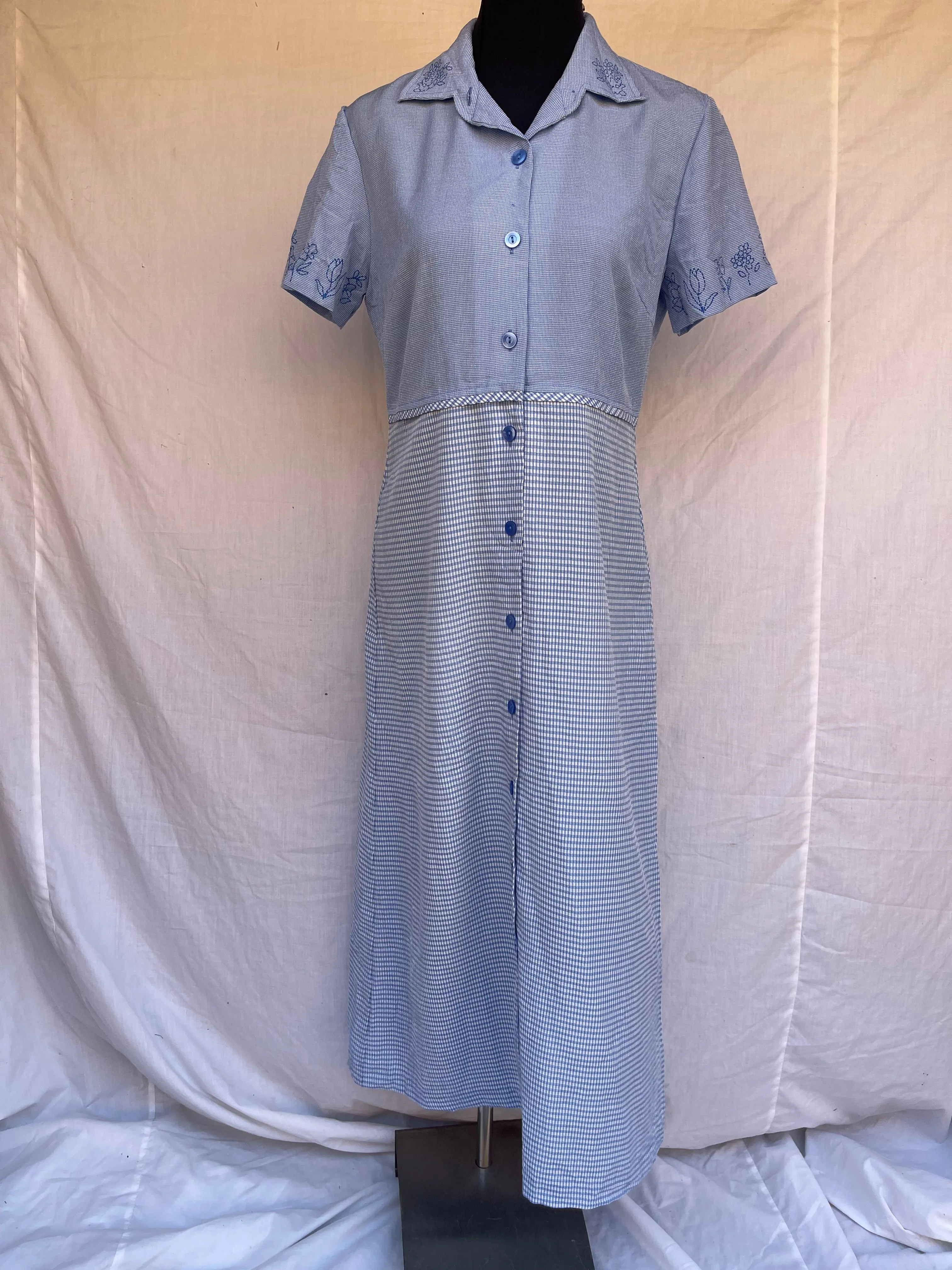 Vintage Checkered Button-Up Dress (34)
