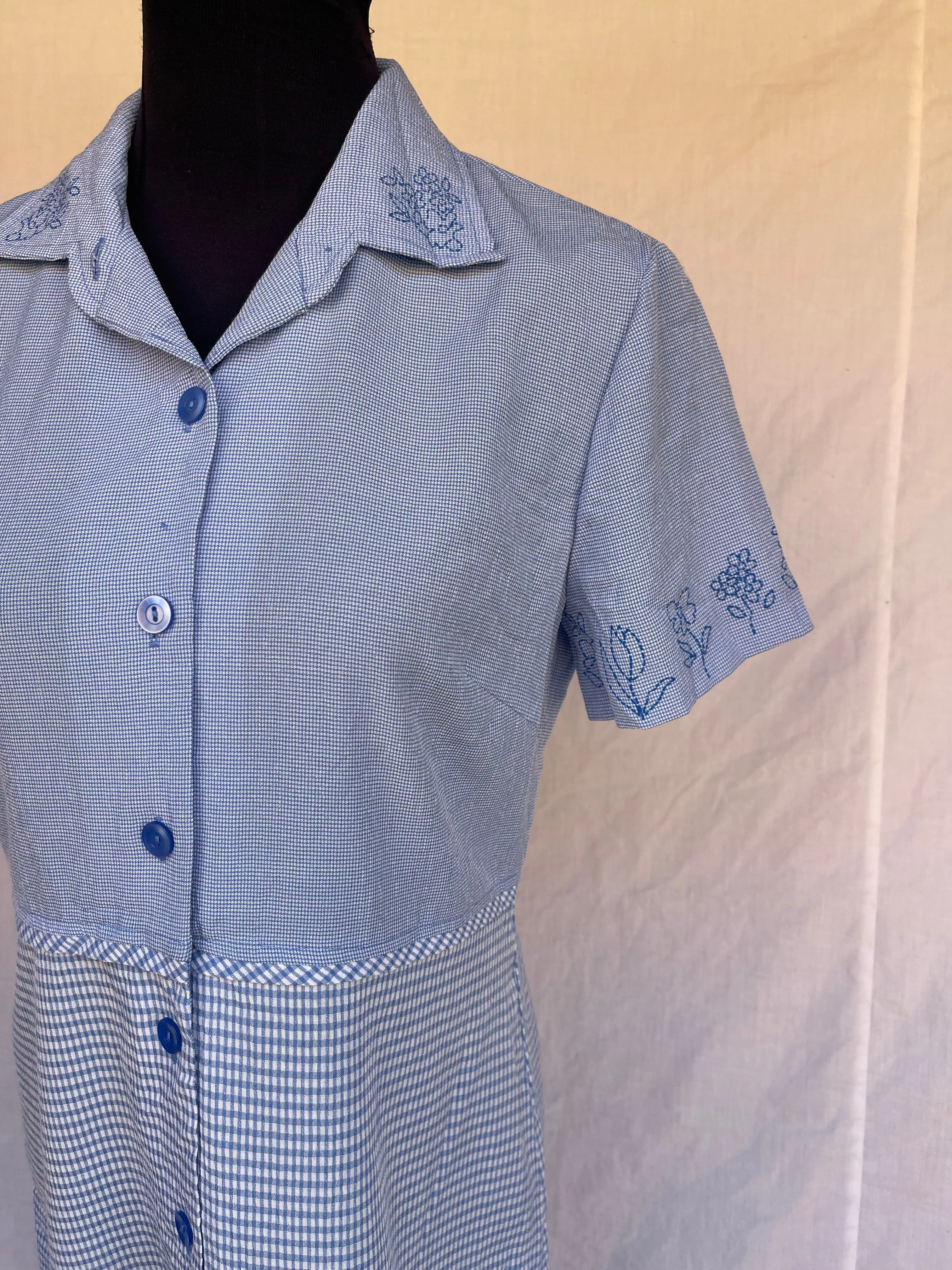 Vintage Checkered Button-Up Dress (34)