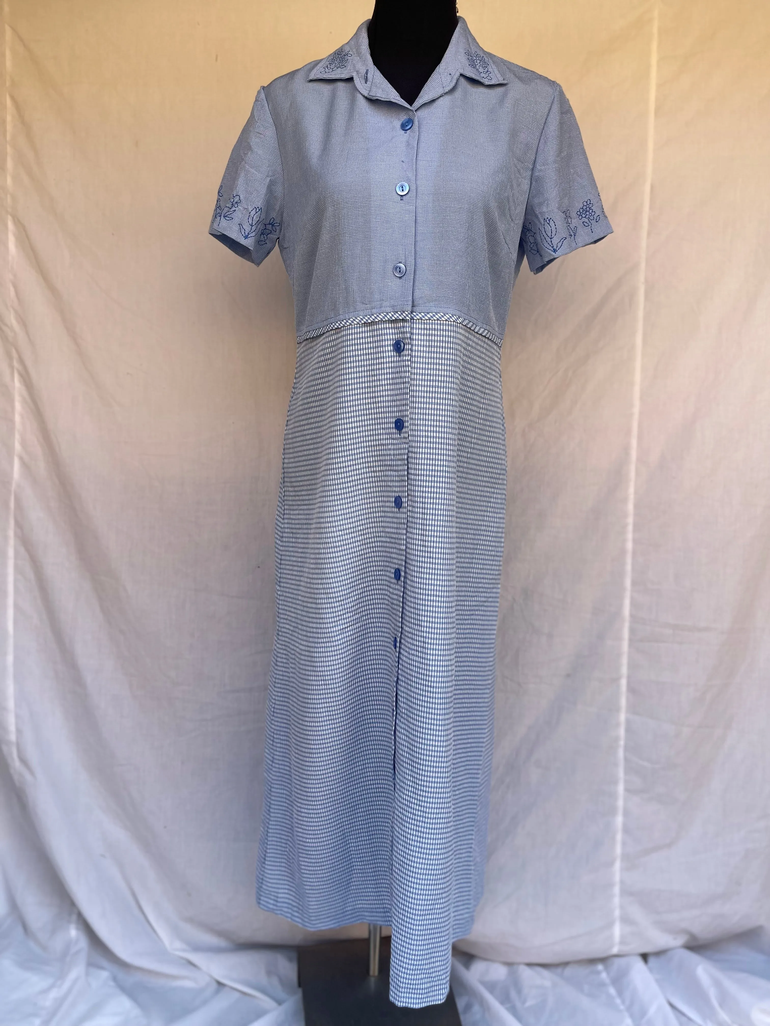 Vintage Checkered Button-Up Dress (34)